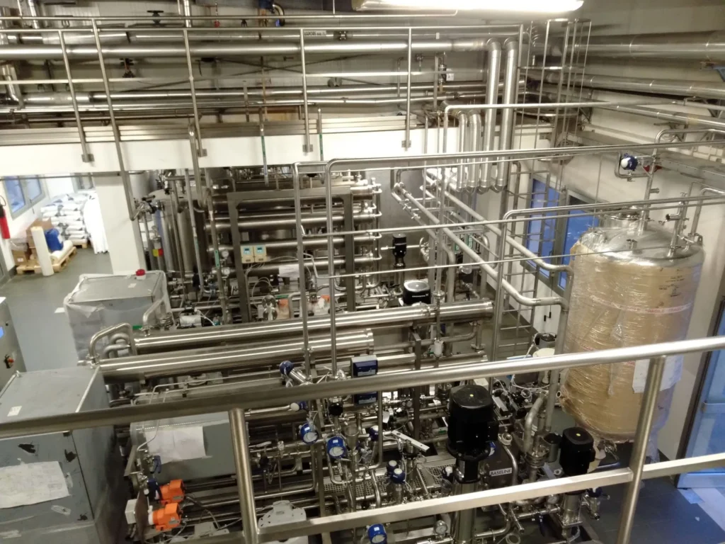 montaggio componenti per industria farmaceutica a Pistrino
